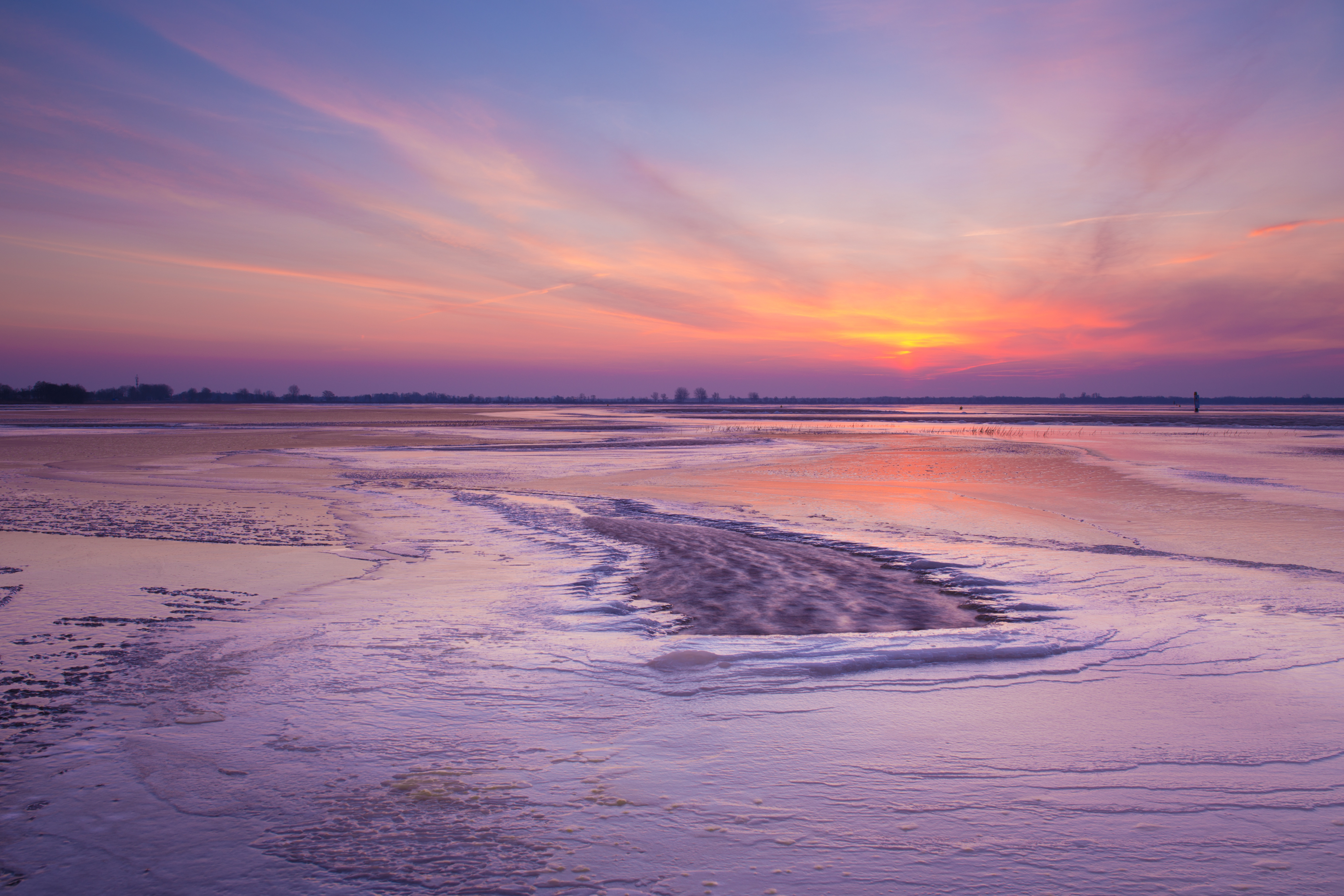 Windwak bij zonsopkomst